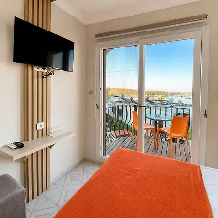 Deniz 61 Hotel 2*